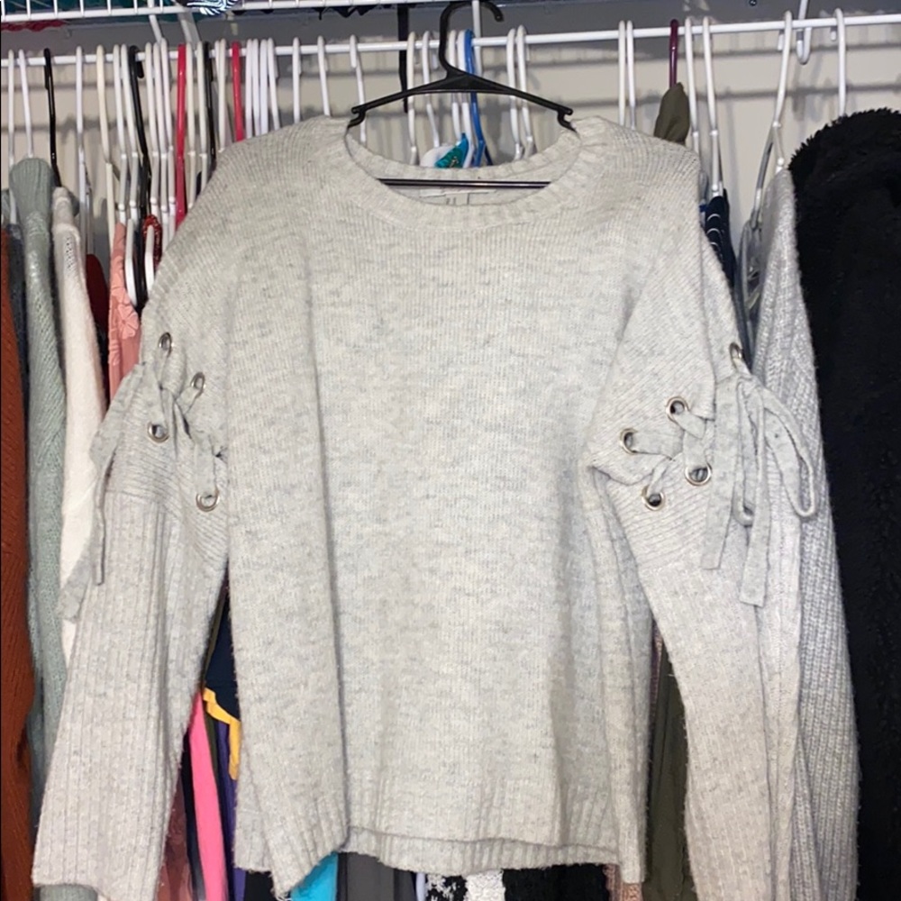 Grey forever 21 sweater with bow tie sleeves!